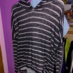 HORIZONTALLY STRIPED CROP HOODIE